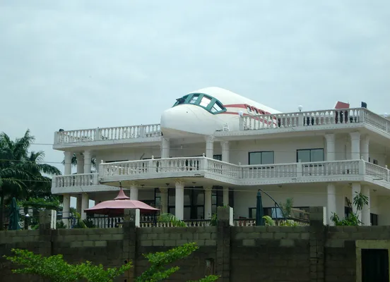 Airplane House
